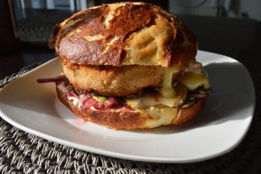 Der Camembert Burger aus der Puppenküche